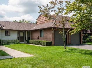 86 Rhett Ct, Commack, NY 11725