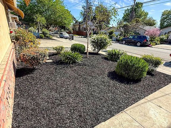 3rd image of 820 N 16th St