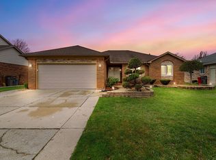 44195 Cadburry Dr, Clinton Township, MI
