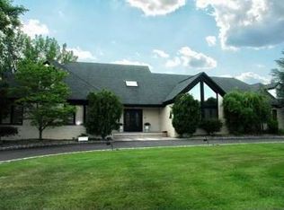 20 Winchester Dr, Scotch Plains, NJ 07076