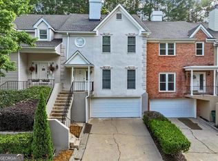 10 Forest Ridge Ct, Sandy Springs, GA 30350