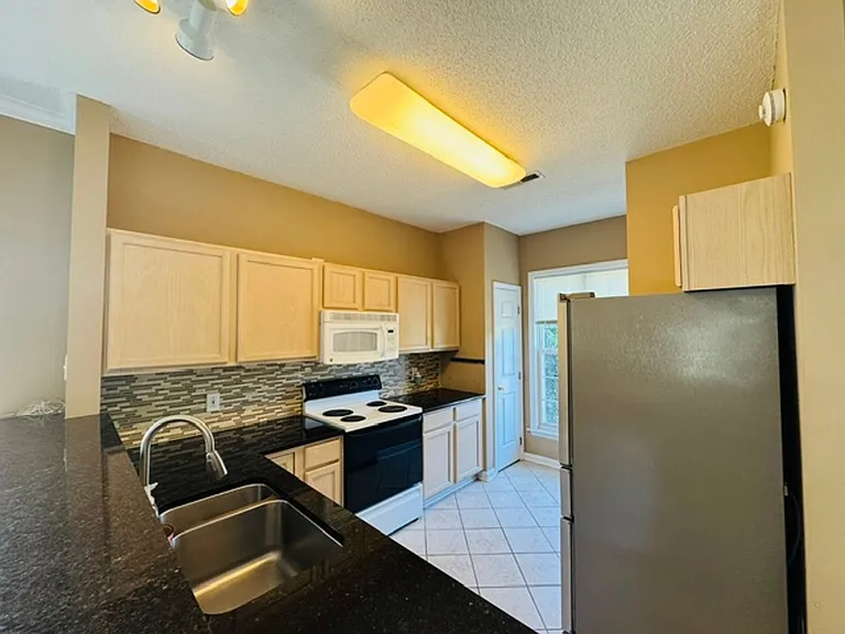 2027 Turtle Point Dr — Photo 4