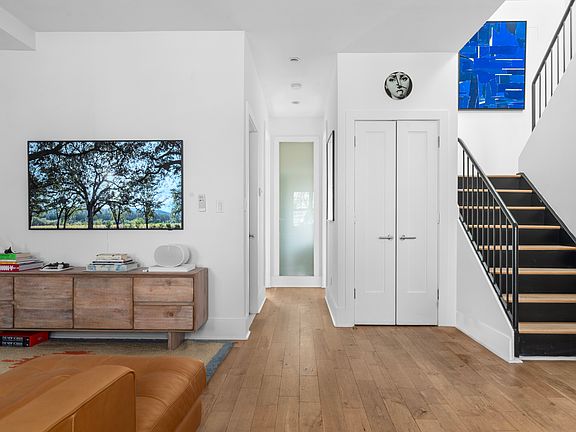 5th image of 212 Franklin St #Penthouse