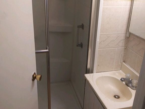 5th image of 3818 Agnes Ave
