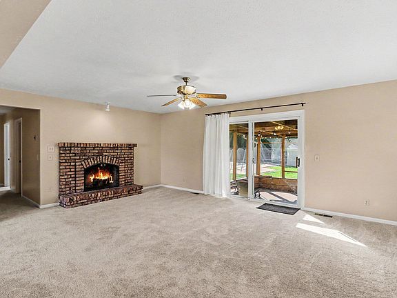 4th image of 9419 Oakview Dr