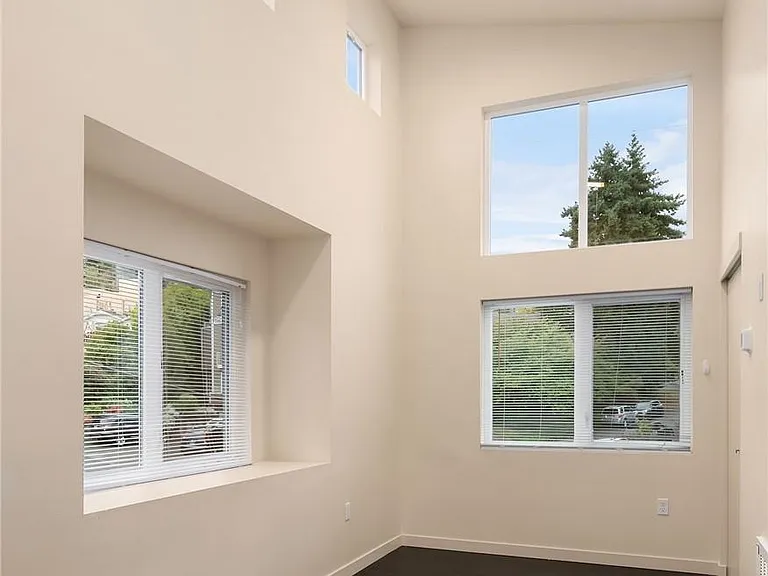 672 W Emerson St — Photo 9
