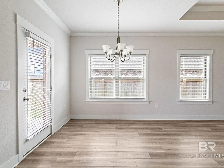 1710 Grouse St — Photo 33