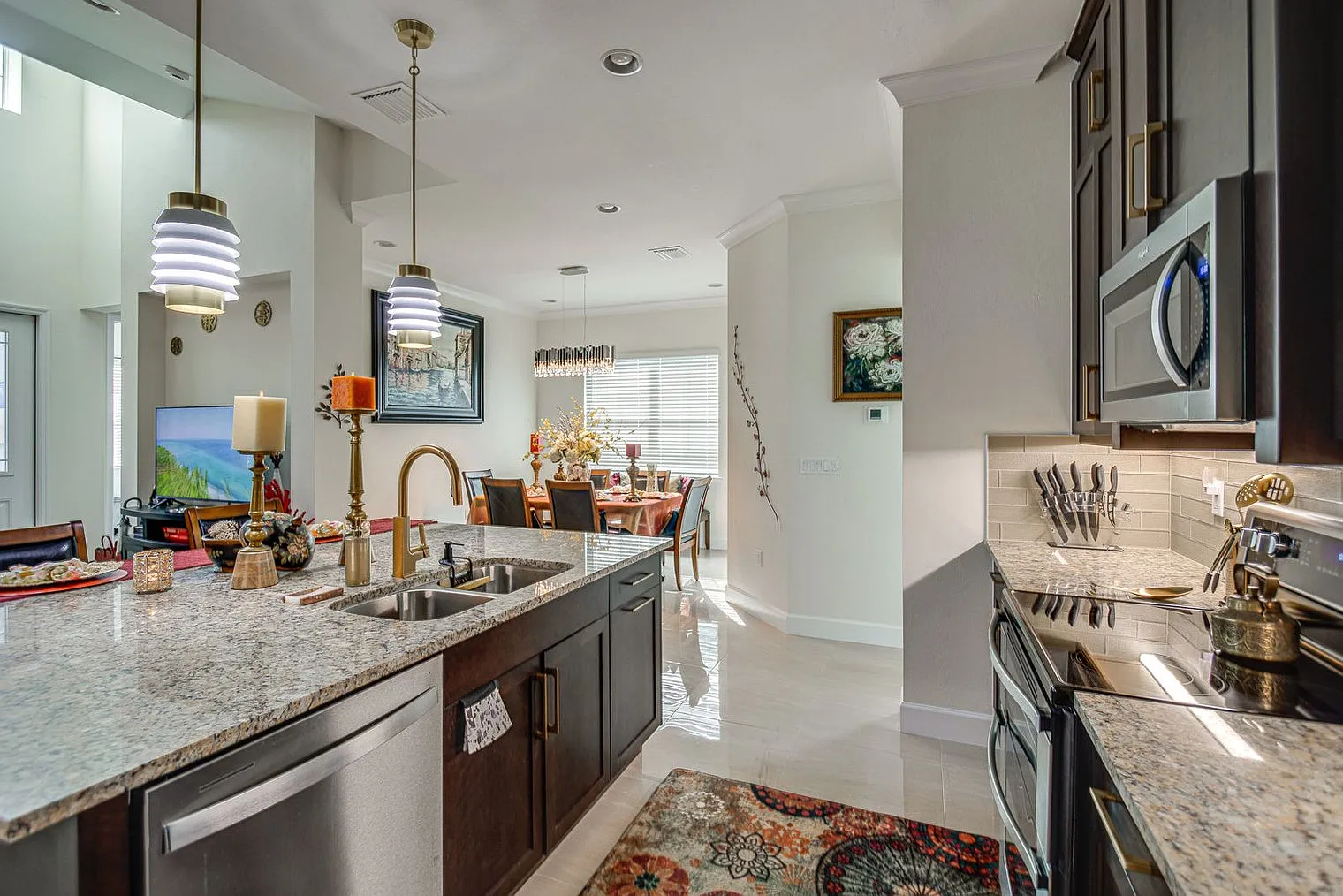 2 bed, 2.0 bath, 1442 sqft, $6,838 — Photo 4