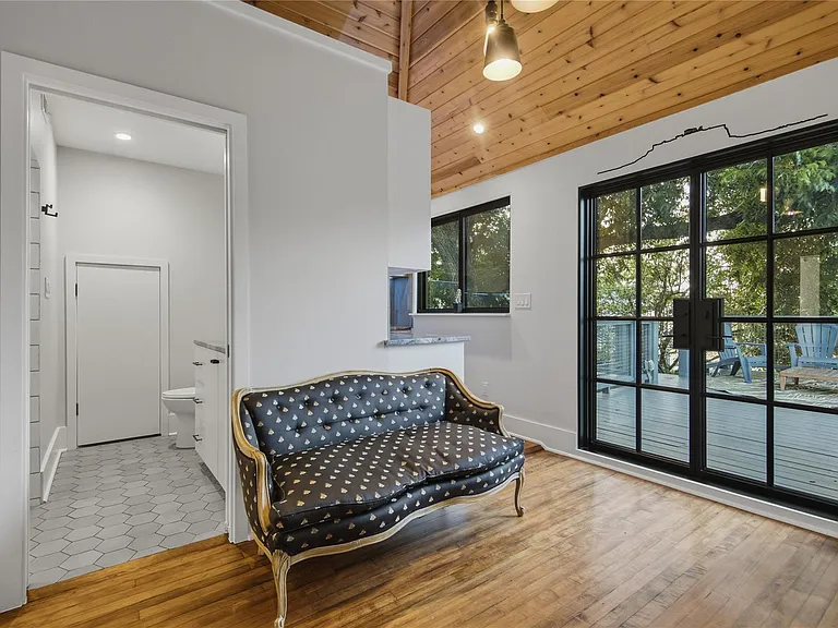 906 Willow St — Photo 10