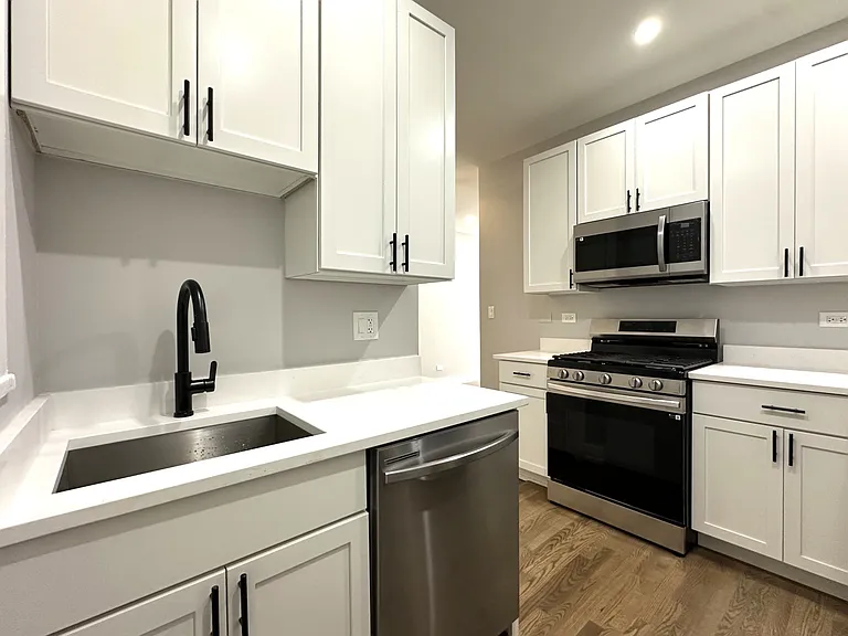 5452 N Paulina St #1 — Photo 7