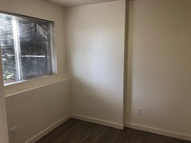 8732 Phinney Ave N #B1 — Photo 29