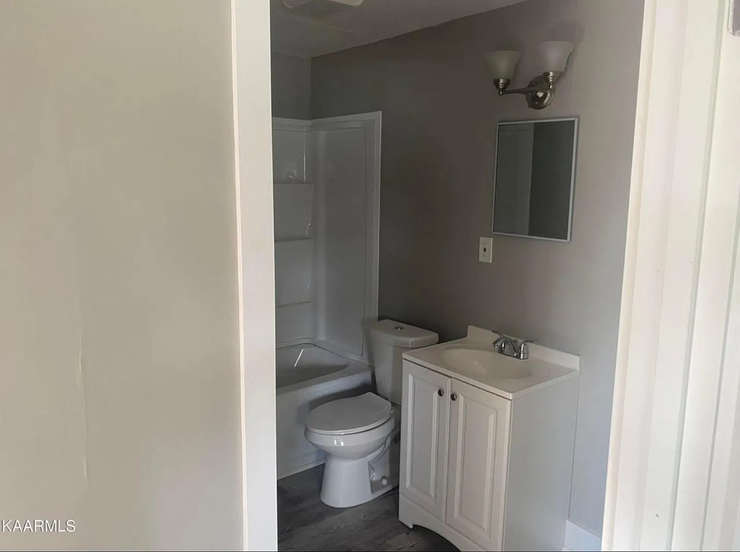 206 Ferry St — Photo 4