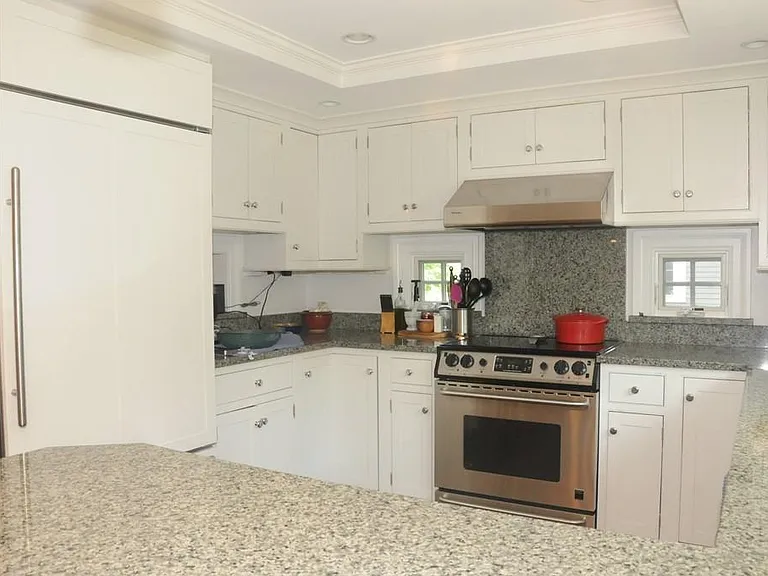 106 Upland Ave — Photo 11