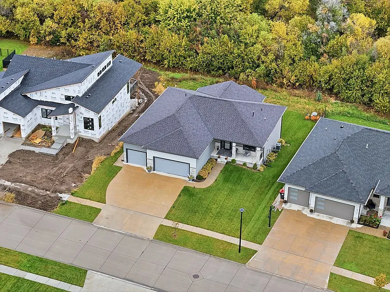 8920 Shadow Creek Ln — Photo 4