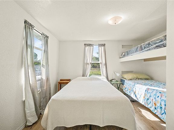 5th image of 424 1st St