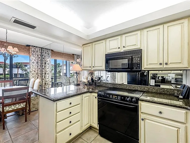 2216 Gulf Shore Blvd N #R3 — Photo 8
