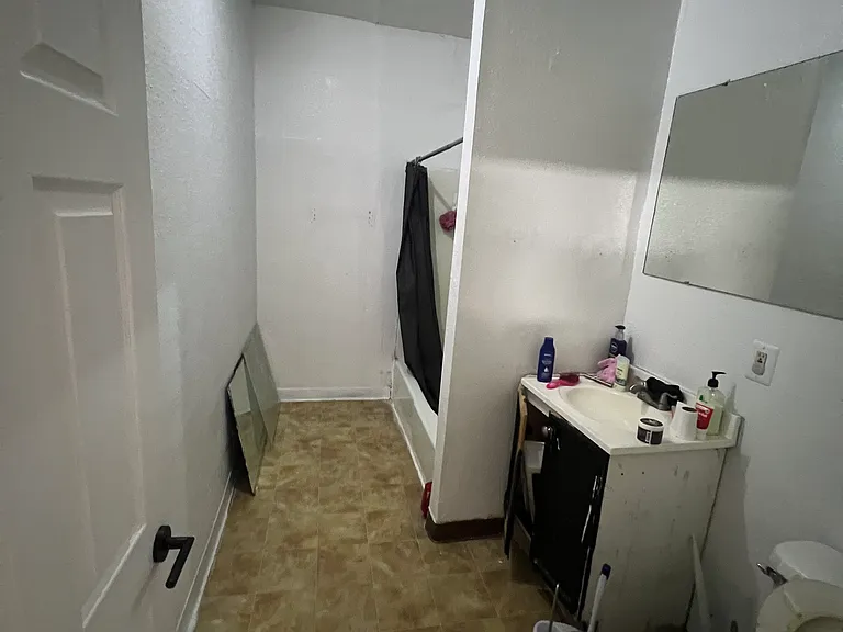 1221 4th Ave #1 — Photo 3