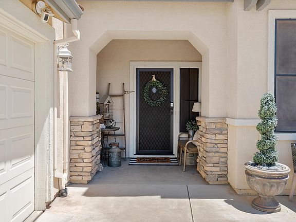 4th image of 1414 Hazelnut Way