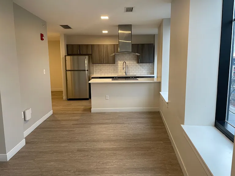 65 W Broad St — Photo 7