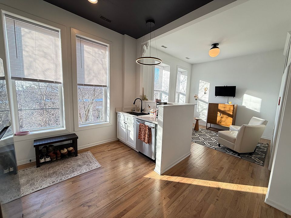 1st image of 651 N Paulina St APT 3N