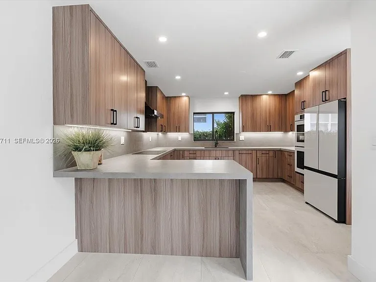 1215 NE 110th St — Photo 8