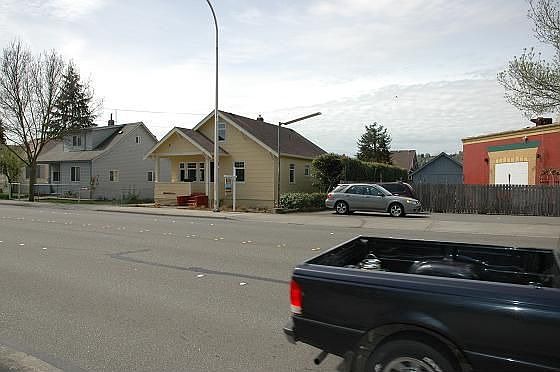 Lots of traffic on Park Ave N