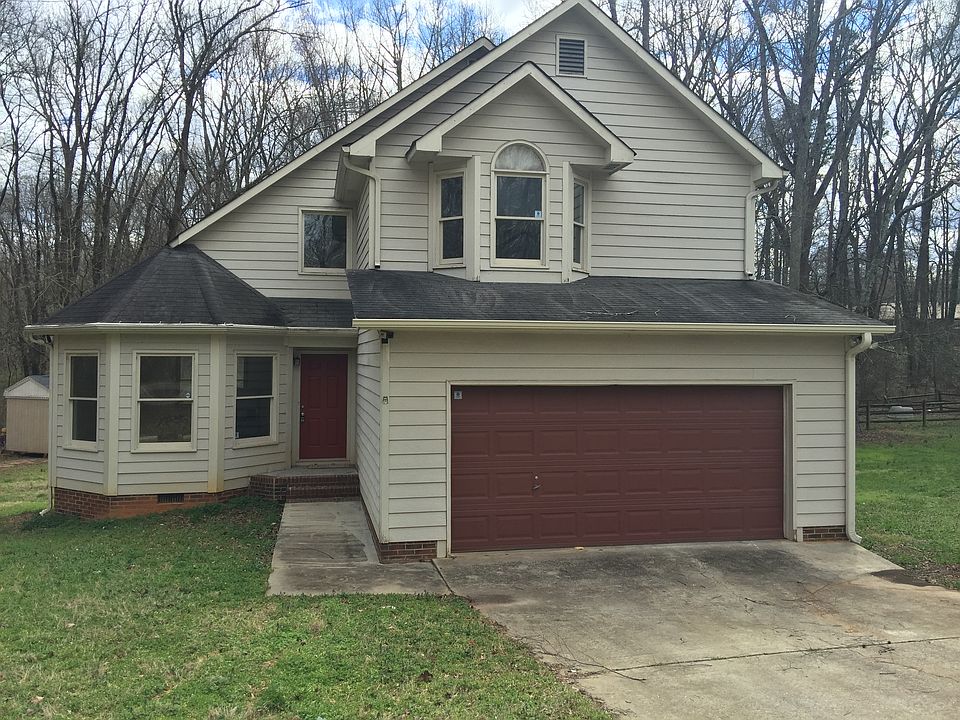 1st image of 320 Pamela St