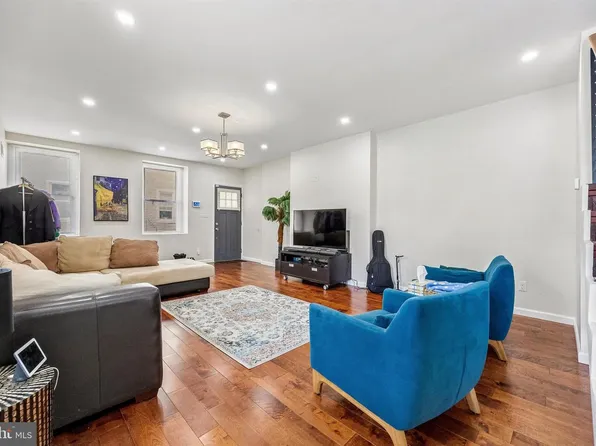 217 Grape St, Philadelphia, PA 19128