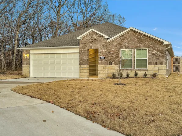 500 Comanche Dr, Gentry, AR 72734