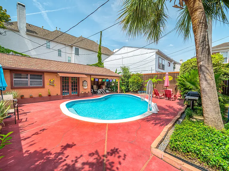 1550 Castle Ct #B — Photo 3