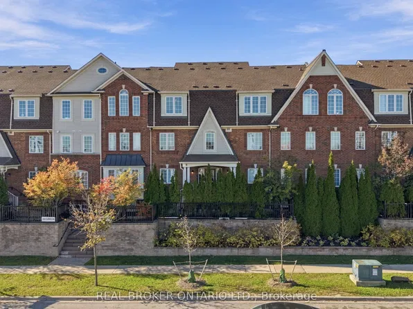 3026 Clayhill Rd #6, Mississauga, ON L5B 0B1