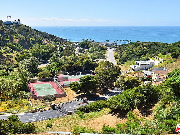 2nd image of 3833 Rambla Pacifico