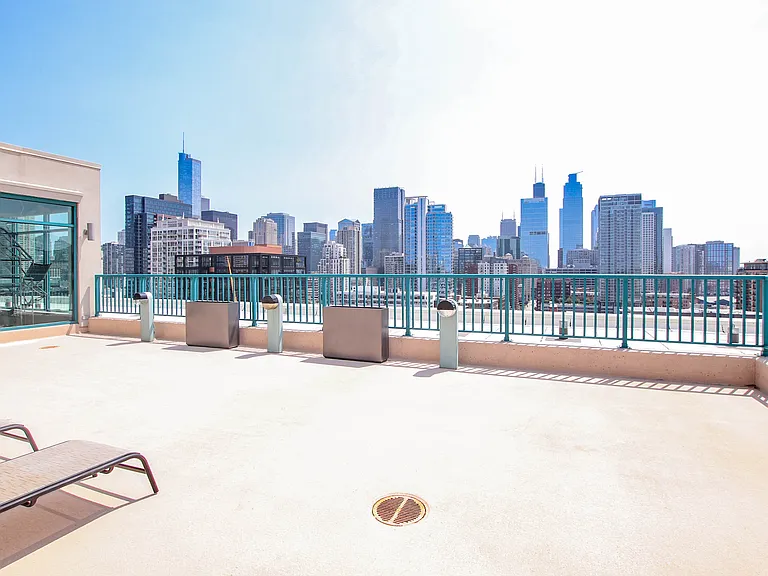 340 W Superior St #1604 — Photo 33