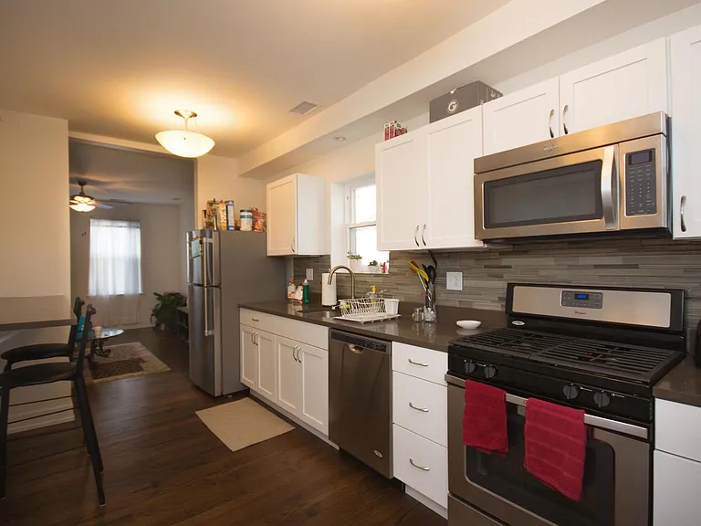 2254 N Janssen Ave #2A — Photo 3