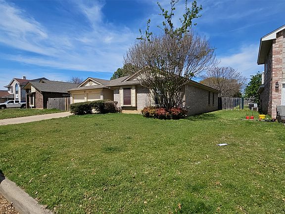 2nd image of 1221 Nicole Way