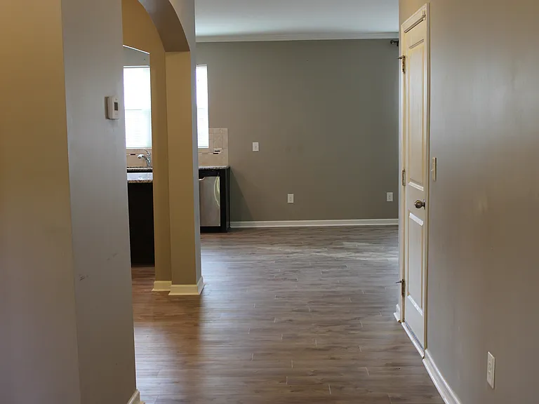138 Lyonshall St — Photo 25