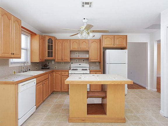 4th image of 12 Kresson Ct