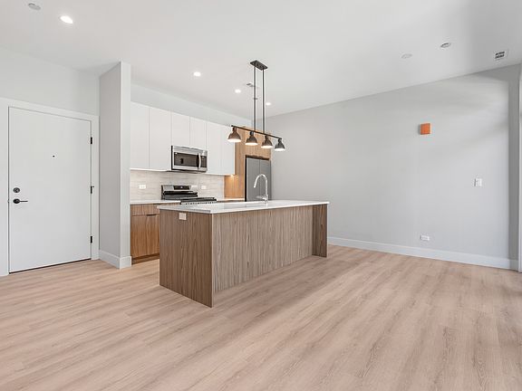 2nd image of 3953 W Dakin St #202