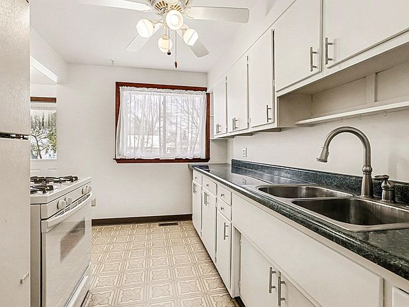 5th image of 611 Roosevelt Ave E