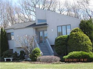 8 Deer Run Rd, West Warwick, RI 02893