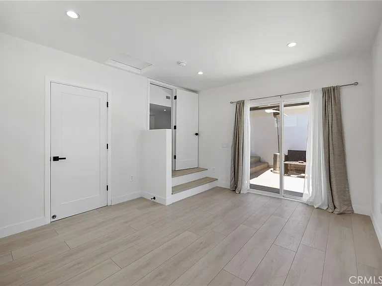18015 Collins St — Photo 17