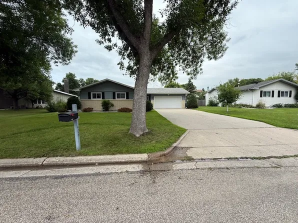 406 Horn Ave, Moorhead, MN 56560