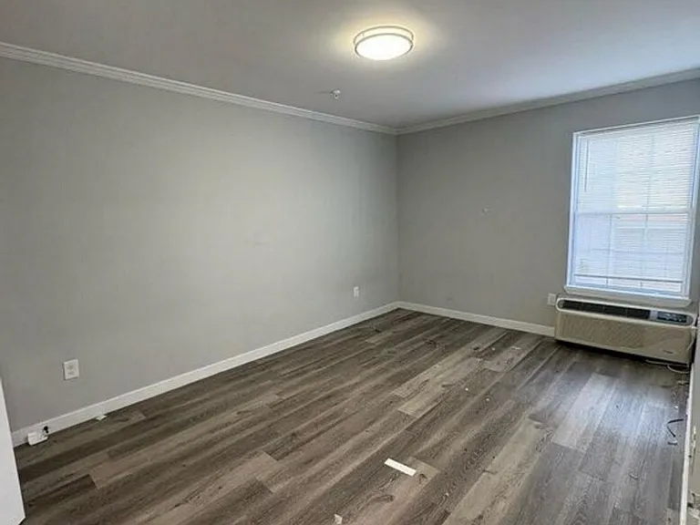 47 12th Ave — Photo 5