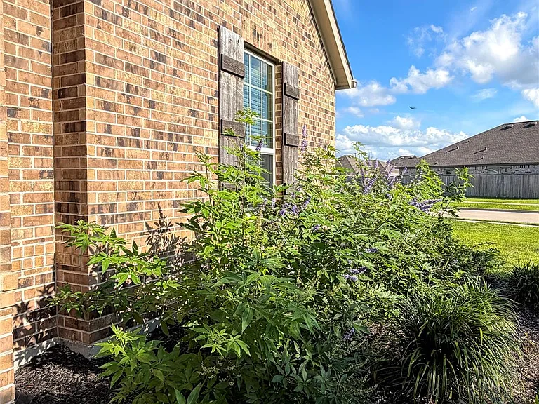 3715 Rock Ledge Dr — Photo 2