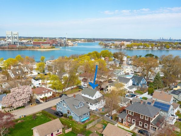 11 Holbrook Rd, Weymouth, MA 02191