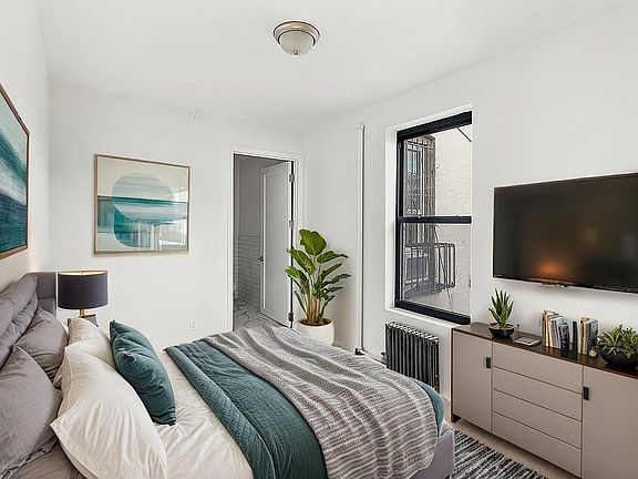 4th image of 285 6th Ave #4R