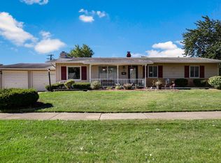 3 E Briarwood Dr, Streamwood, IL 60107