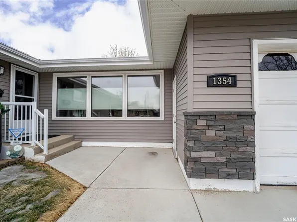 1354 King CRESCENT, Moose Jaw, SK S6H 3G2