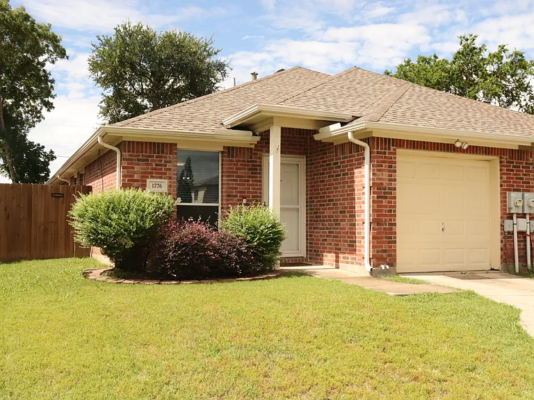 1776 Lago Vis — Photo 1