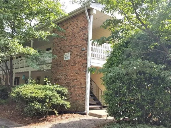 2810 G Carriage Dr, Winston Salem, NC 27106